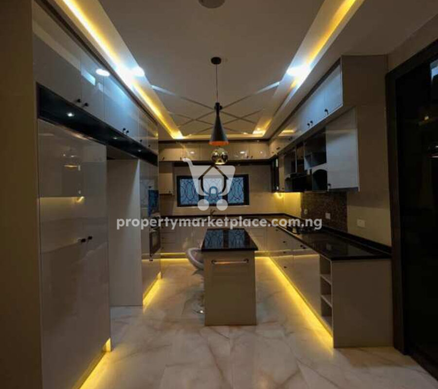 5 bedroom detached duplex with swimming pool