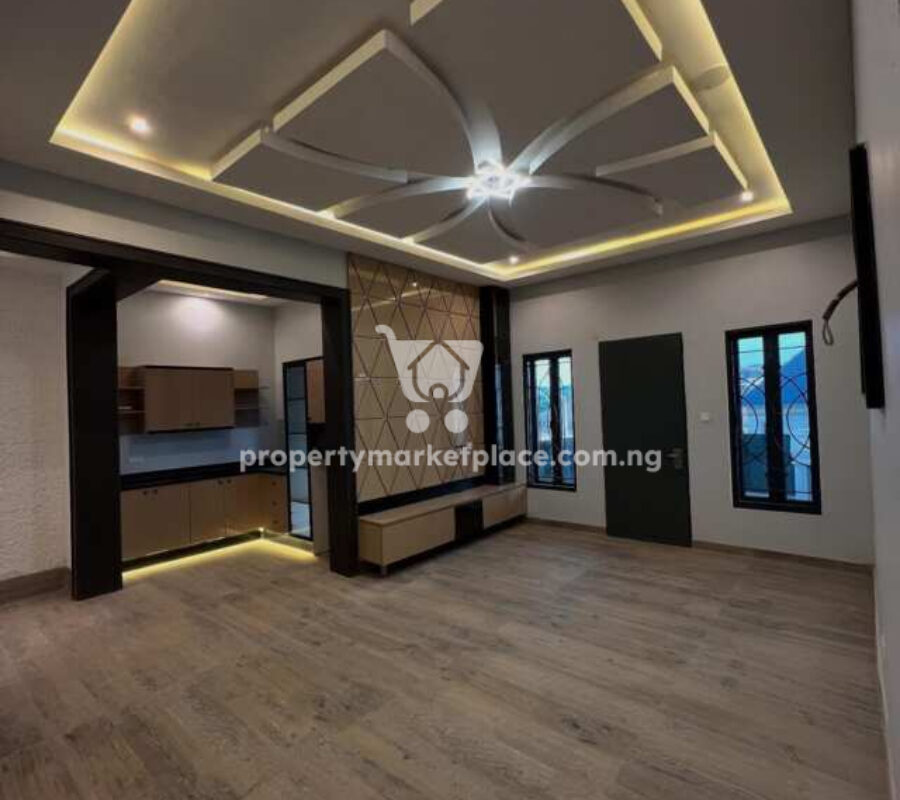 5 bedroom detached duplex with swimming pool