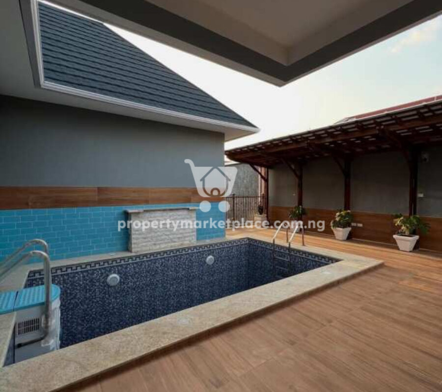 5 bedroom detached duplex with swimming pool