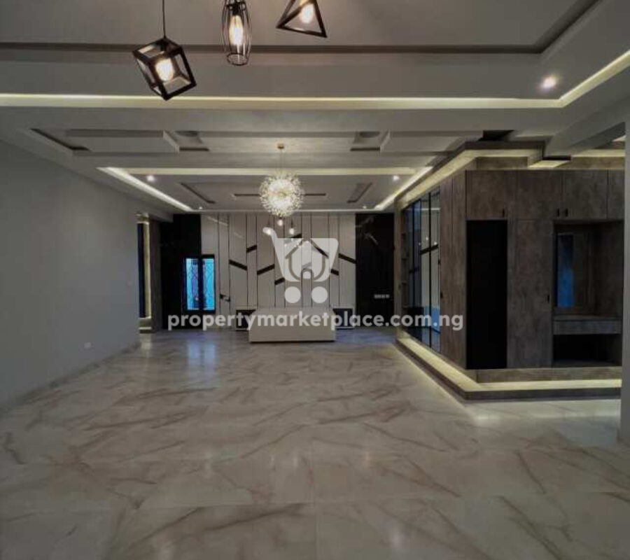 5 bedroom detached duplex with swimming pool