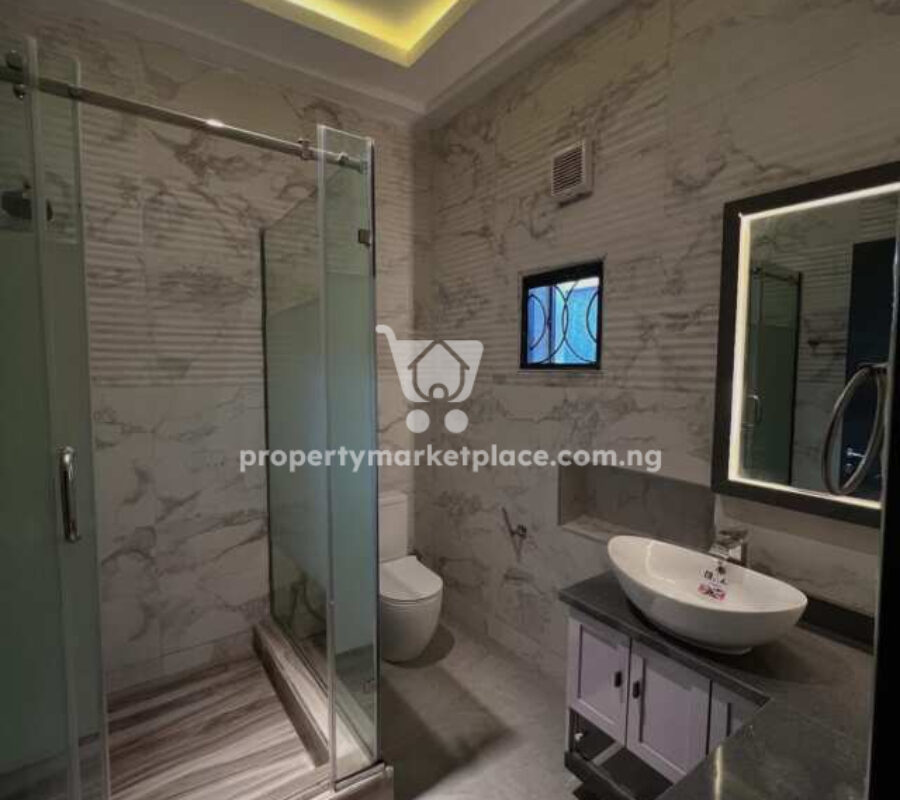5 bedroom detached duplex with swimming pool