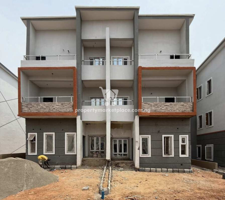 Massive 4 bedroom terrace duplex with a room Bq