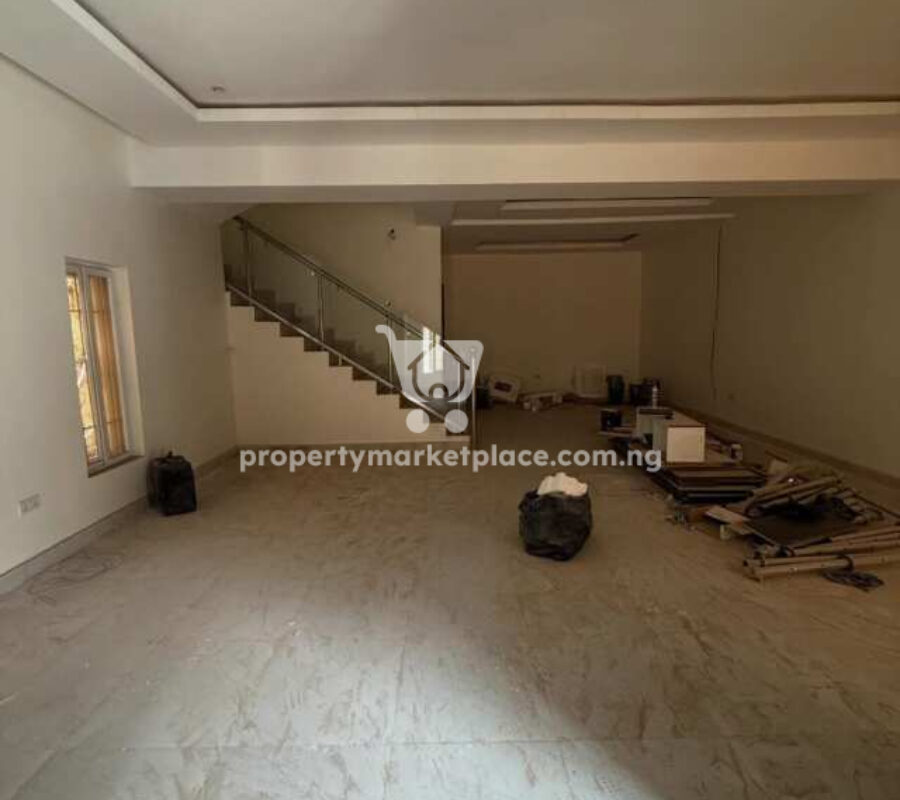 Massive 4 bedroom terrace duplex with a room Bq