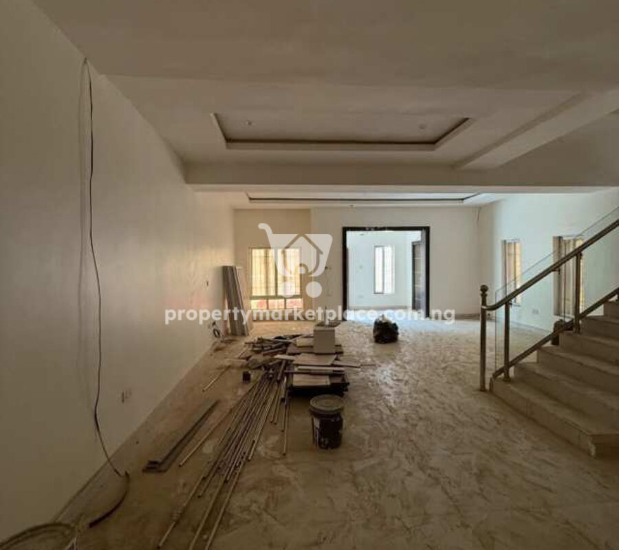 Massive 4 bedroom terrace duplex with a room Bq