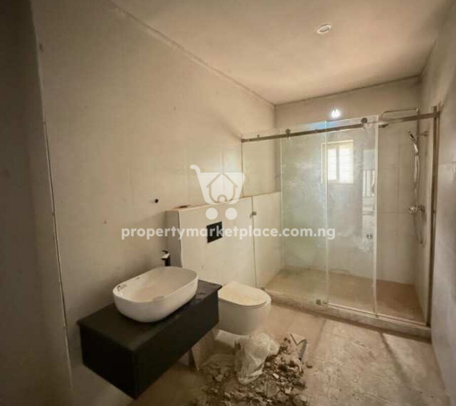 Massive 4 bedroom terrace duplex with a room Bq