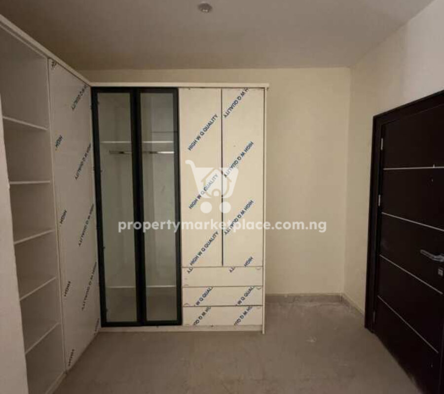 Massive 4 bedroom terrace duplex with a room Bq