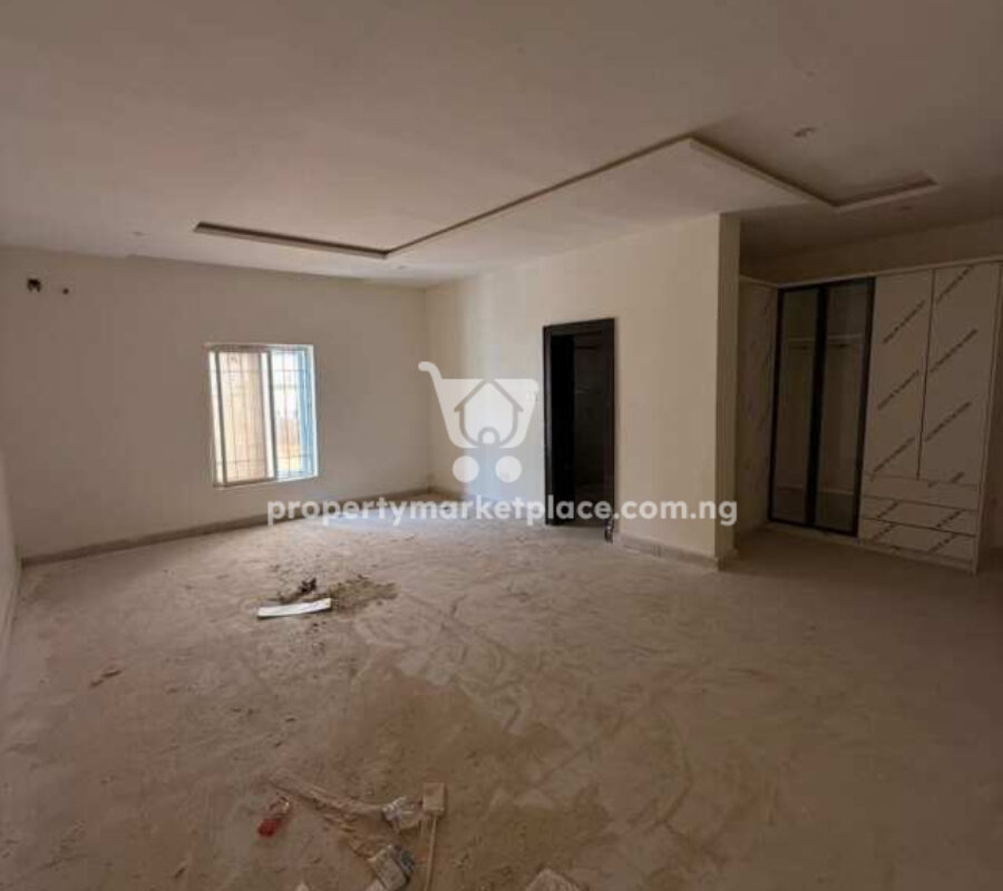 Massive 4 bedroom terrace duplex with a room Bq