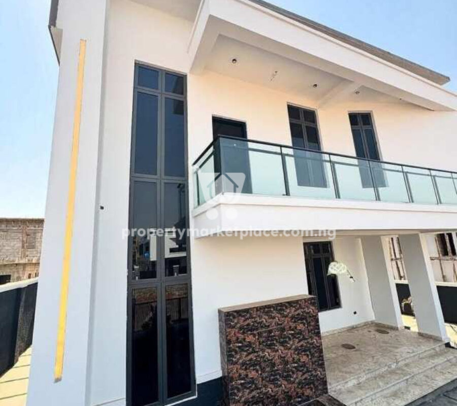 5 bedroom detached duplex with swimming pool
