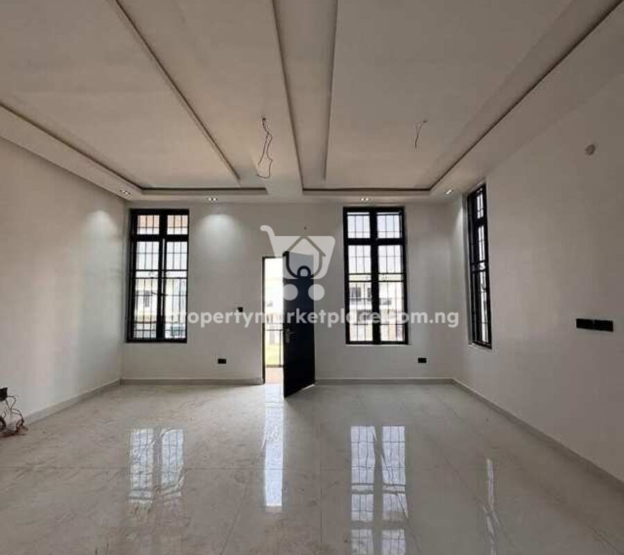 5 bedroom detached duplex with swimming pool