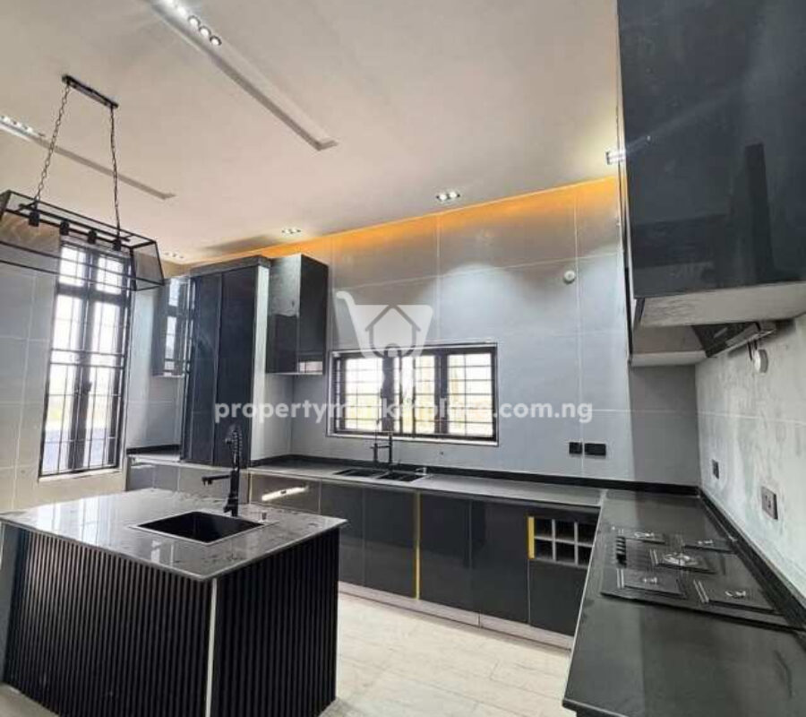 5 bedroom detached duplex with swimming pool