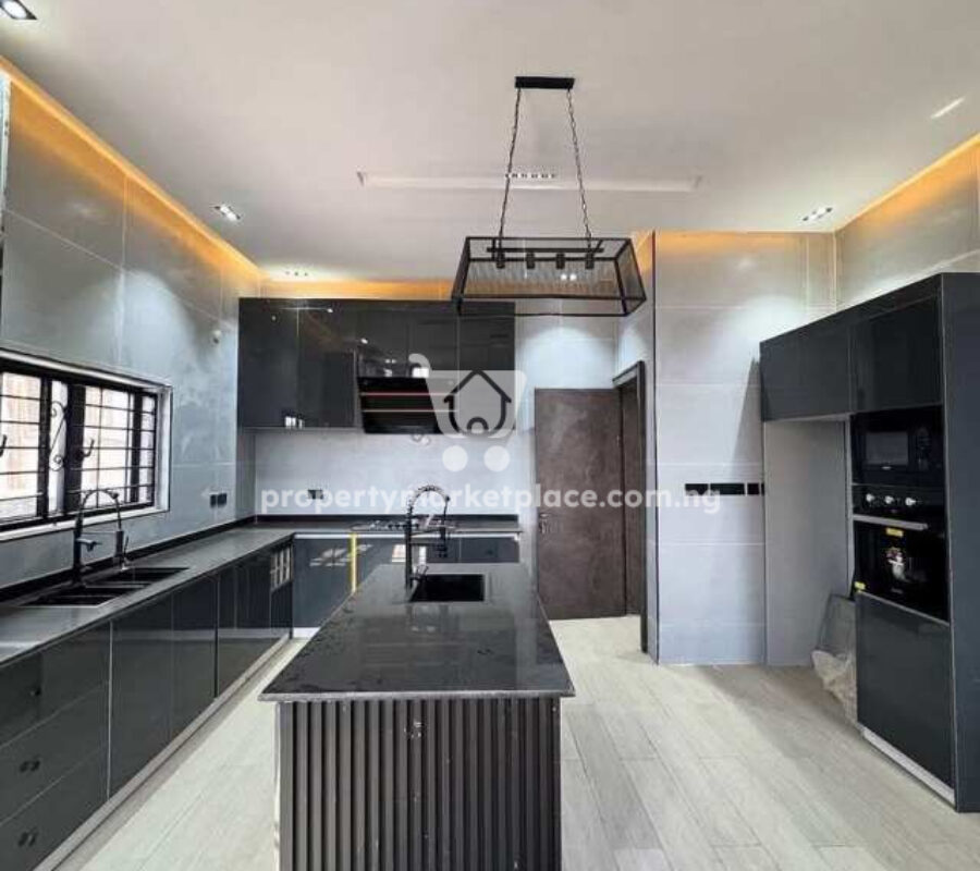 5 bedroom detached duplex with swimming pool