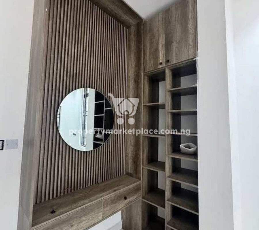 5 bedroom detached duplex with swimming pool