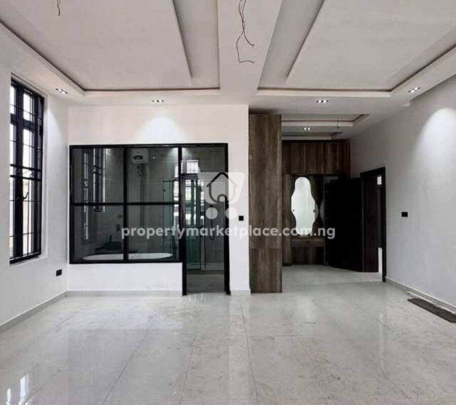 5 bedroom detached duplex with swimming pool