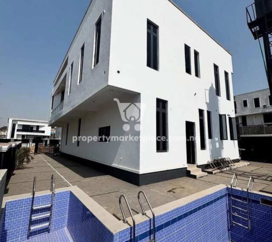 5 bedroom detached duplex with swimming pool