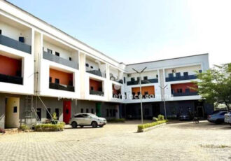 Luxurious 3 bedroom flat in a nice & accessible area