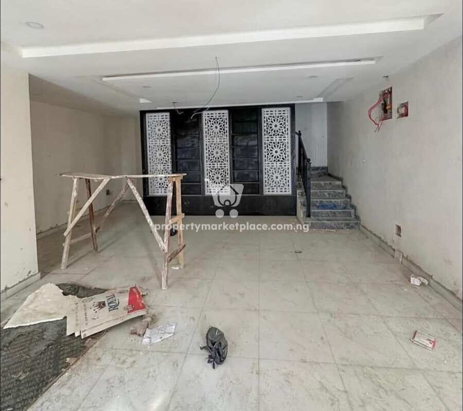 Luxurious 3 bedroom flat in a nice & accessible area