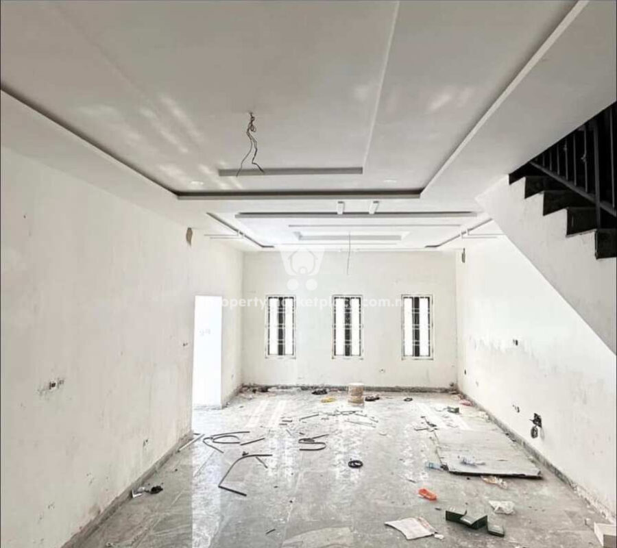 Luxurious 3 bedroom flat in a nice & accessible area