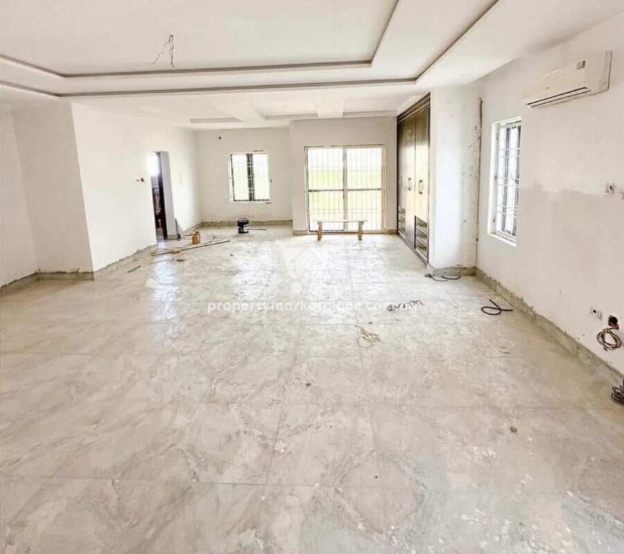 Luxurious 3 bedroom flat in a nice & accessible area
