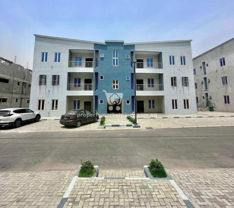 Spacious 2 bedroom flat with modern finishing in a nice area