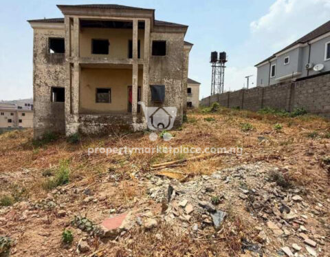Spacious 4 bedroom detached duplex with a room boy’s quarter