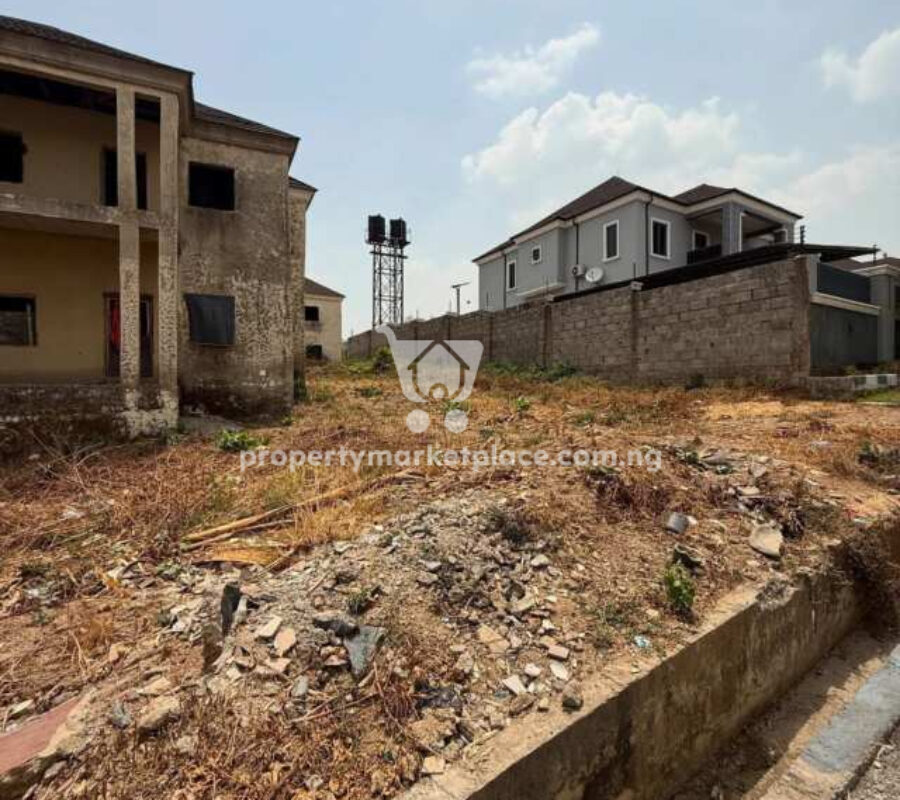 Spacious 4 bedroom detached duplex with a room boy’s quarter