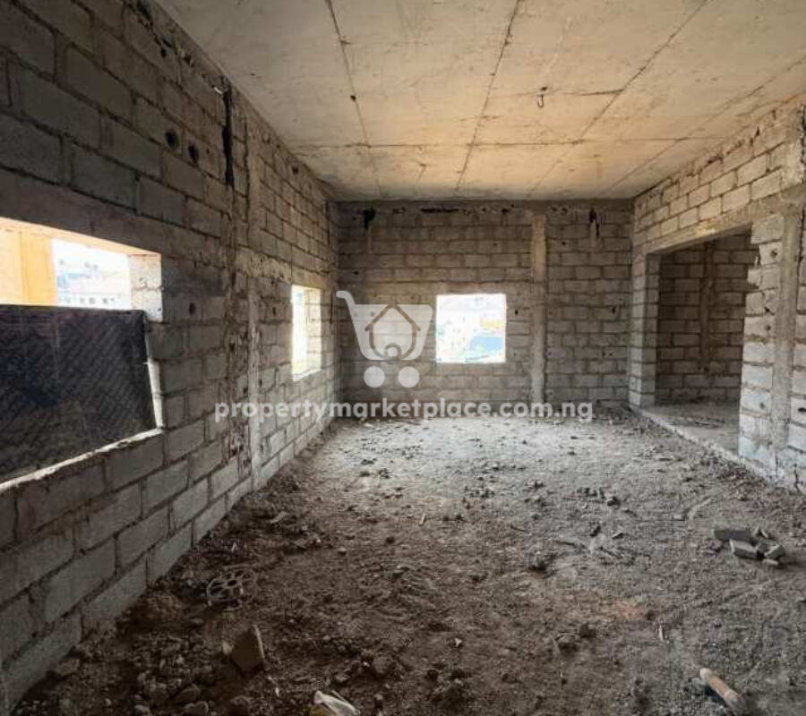 Spacious 4 bedroom detached duplex with a room boy’s quarter