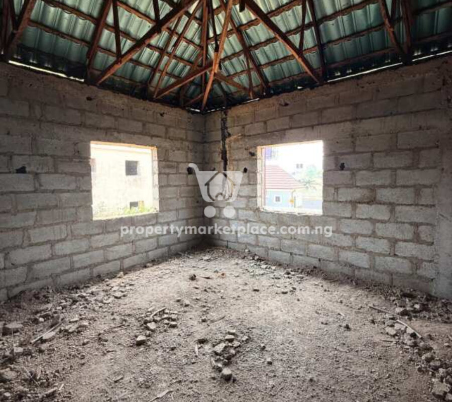 Spacious 4 bedroom detached duplex with a room boy’s quarter
