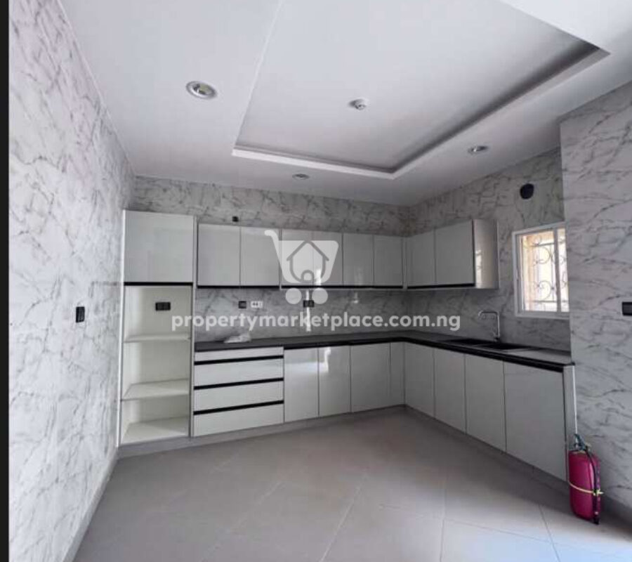 Luxurious 4 bedroom terrace duplex with a room Bq