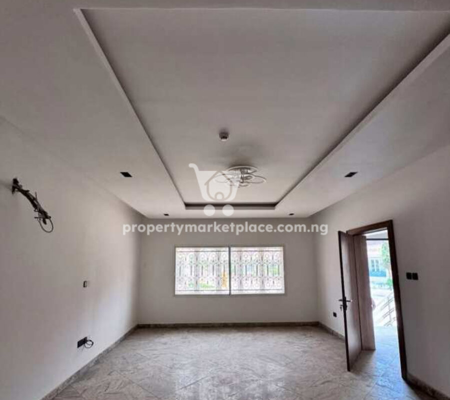 Luxurious 4 bedroom terrace duplex with a room Bq