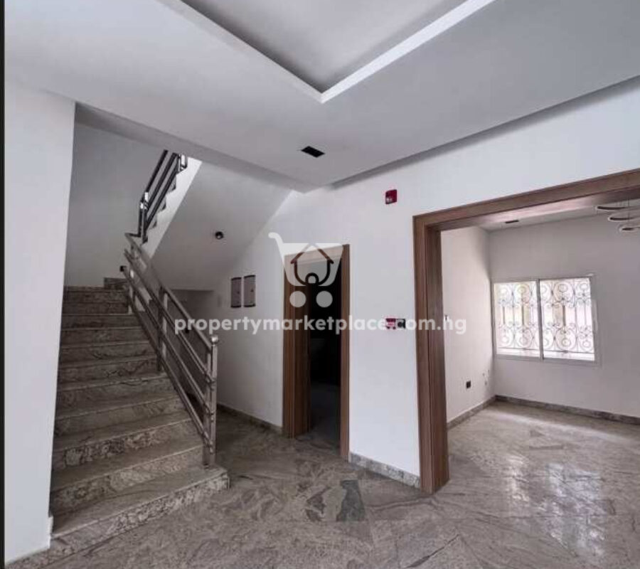 Luxurious 4 bedroom terrace duplex with a room Bq