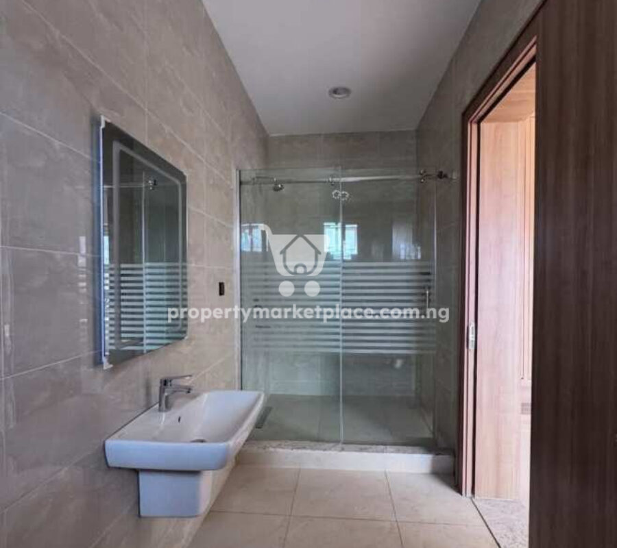 Luxurious 4 bedroom terrace duplex with a room Bq