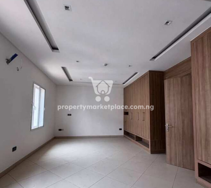Luxurious 4 bedroom terrace duplex with a room Bq