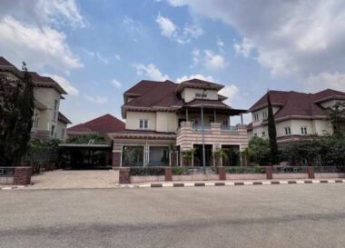 5 bedroom detached duplex with 3 living rooms & 2 rooms Bq
