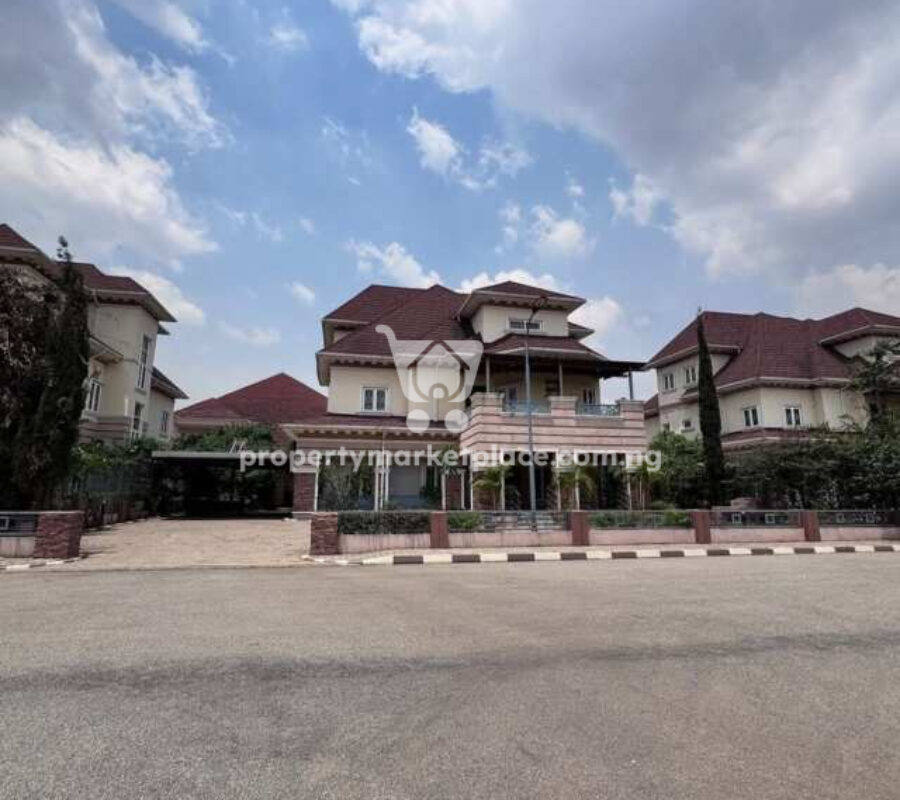 5 bedroom detached duplex with 3 living rooms & 2 rooms Bq