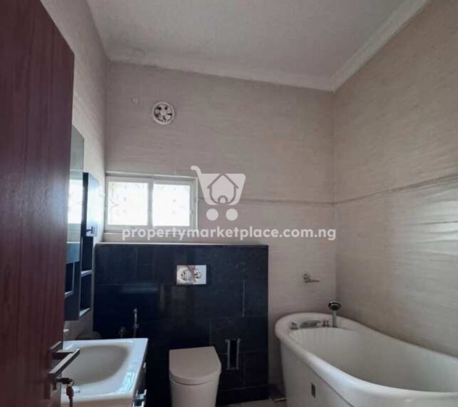 5 bedroom detached duplex with 3 living rooms & 2 rooms Bq