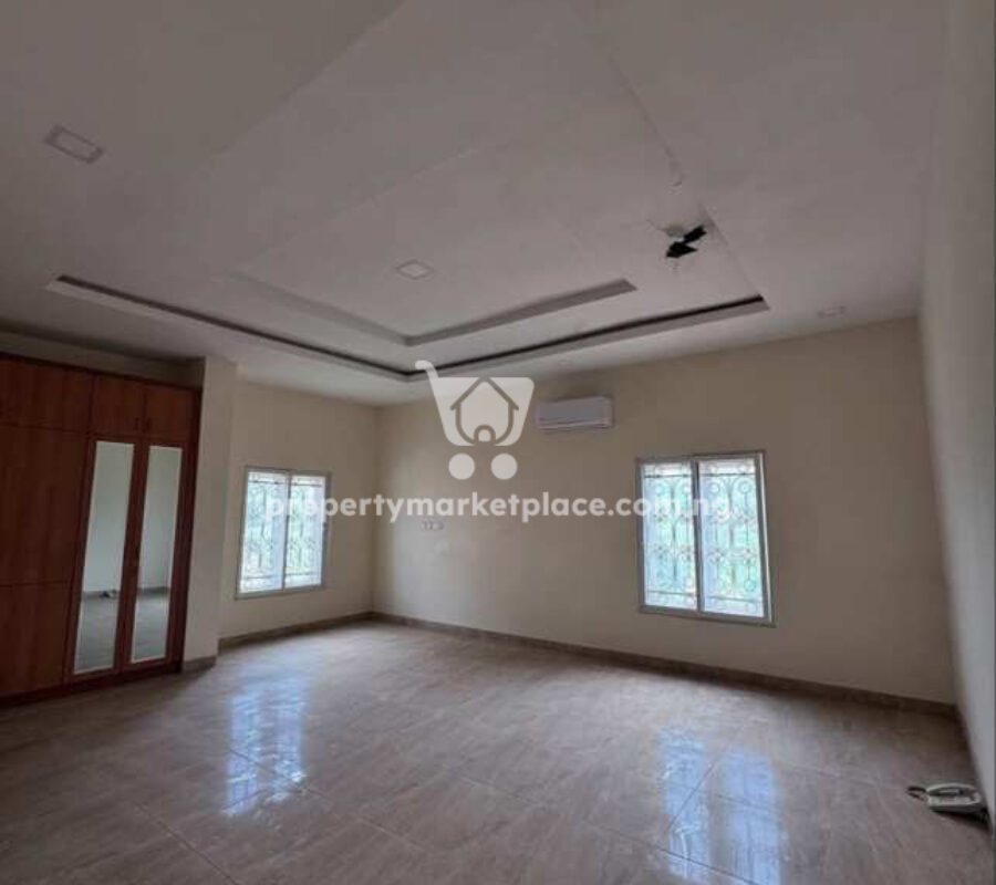 5 bedroom detached duplex with 3 living rooms & 2 rooms Bq