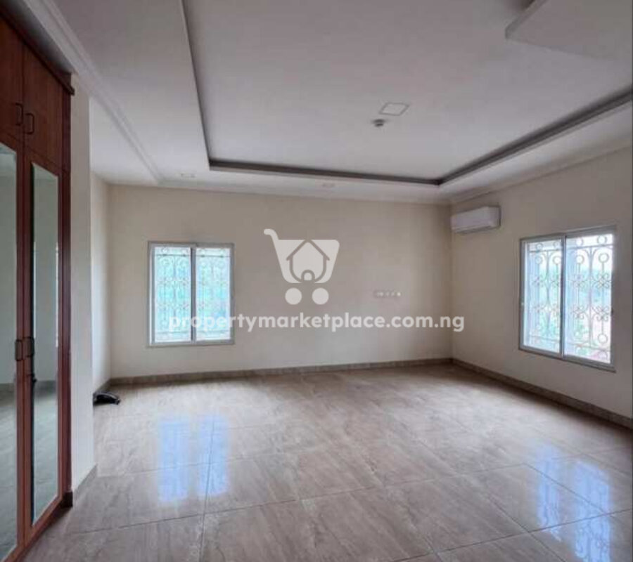 5 bedroom detached duplex with 3 living rooms & 2 rooms Bq