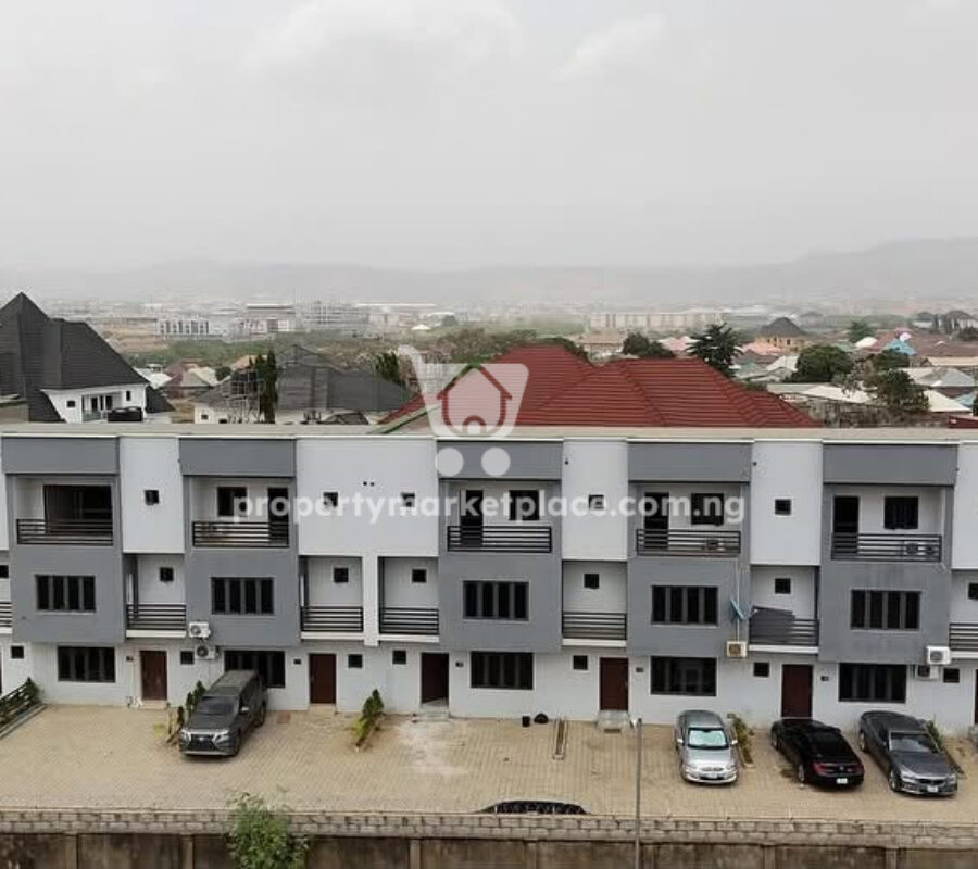 Spacious 4 bedroom terrace duplex with Bq (corner unit)