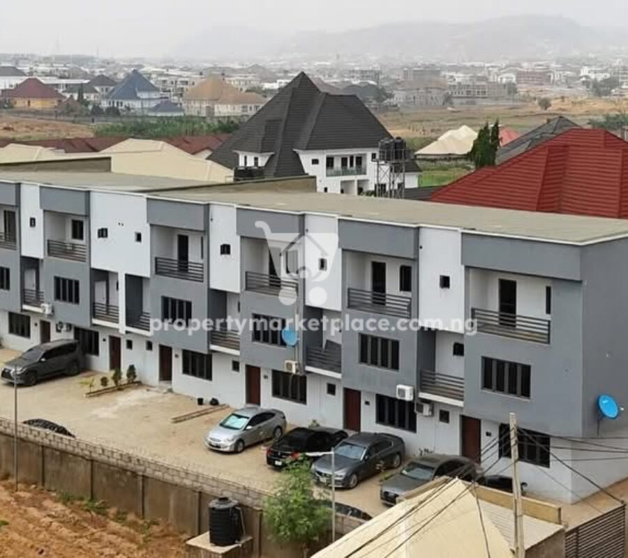 Spacious 4 bedroom terrace duplex with Bq (corner unit)