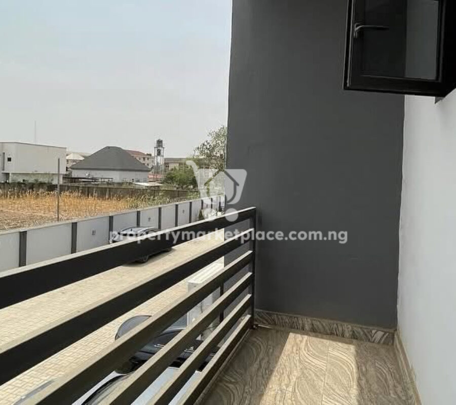 Spacious 4 bedroom terrace duplex with Bq (corner unit)