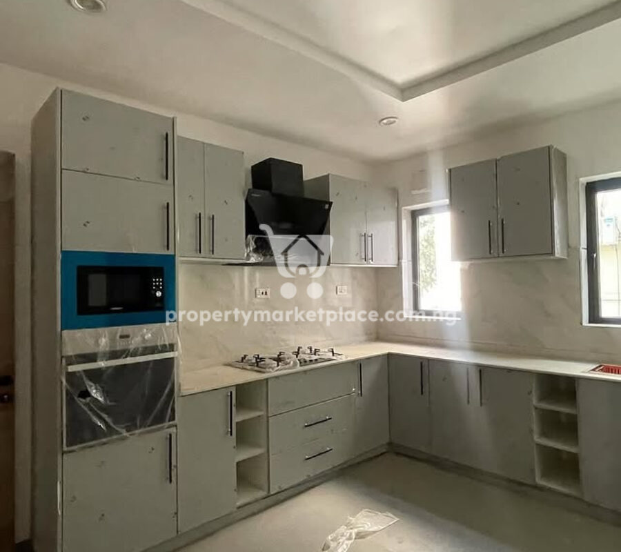 Luxurious 3 bedroom flat with a room boy’s quarters