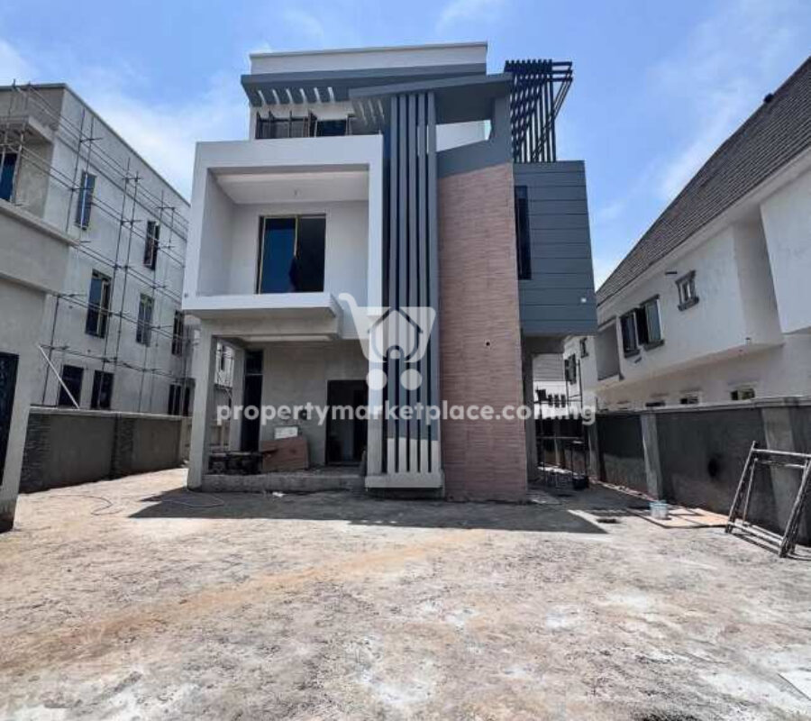 5 bedroom detached duplex with swimming pool