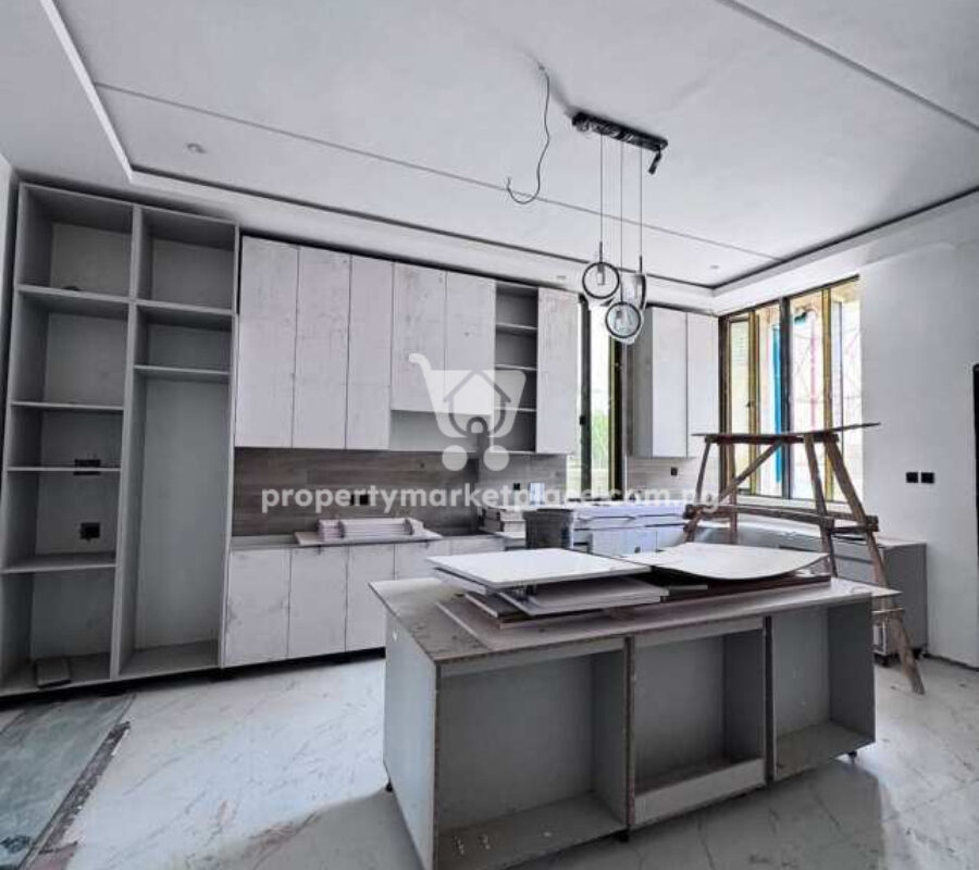 5 bedroom detached duplex with swimming pool