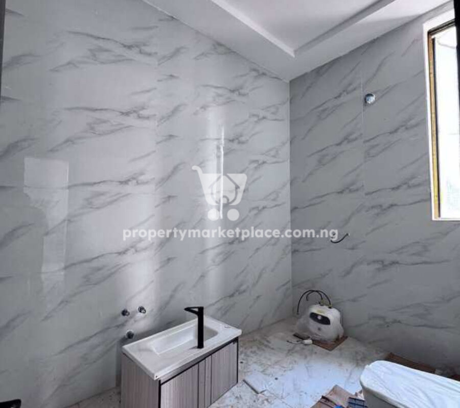 5 bedroom detached duplex with swimming pool