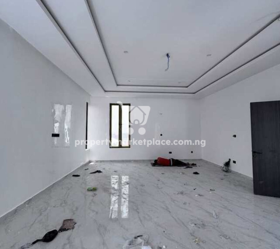 5 bedroom detached duplex with swimming pool