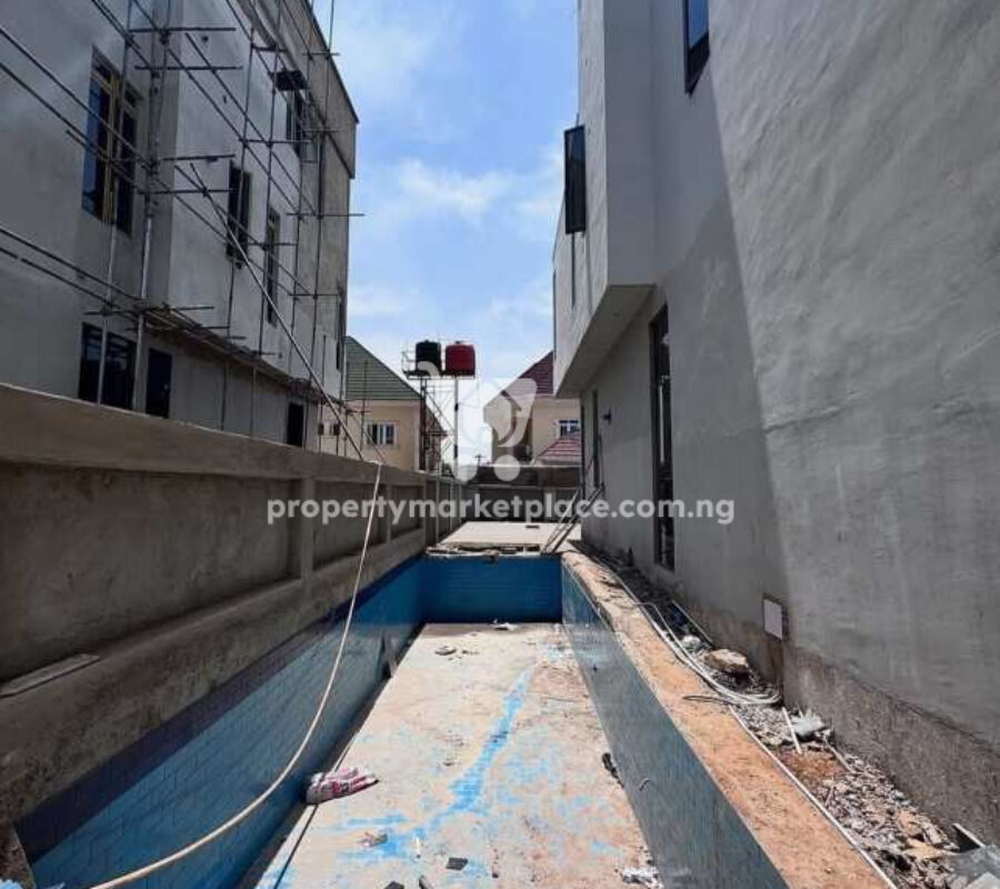 5 bedroom detached duplex with swimming pool
