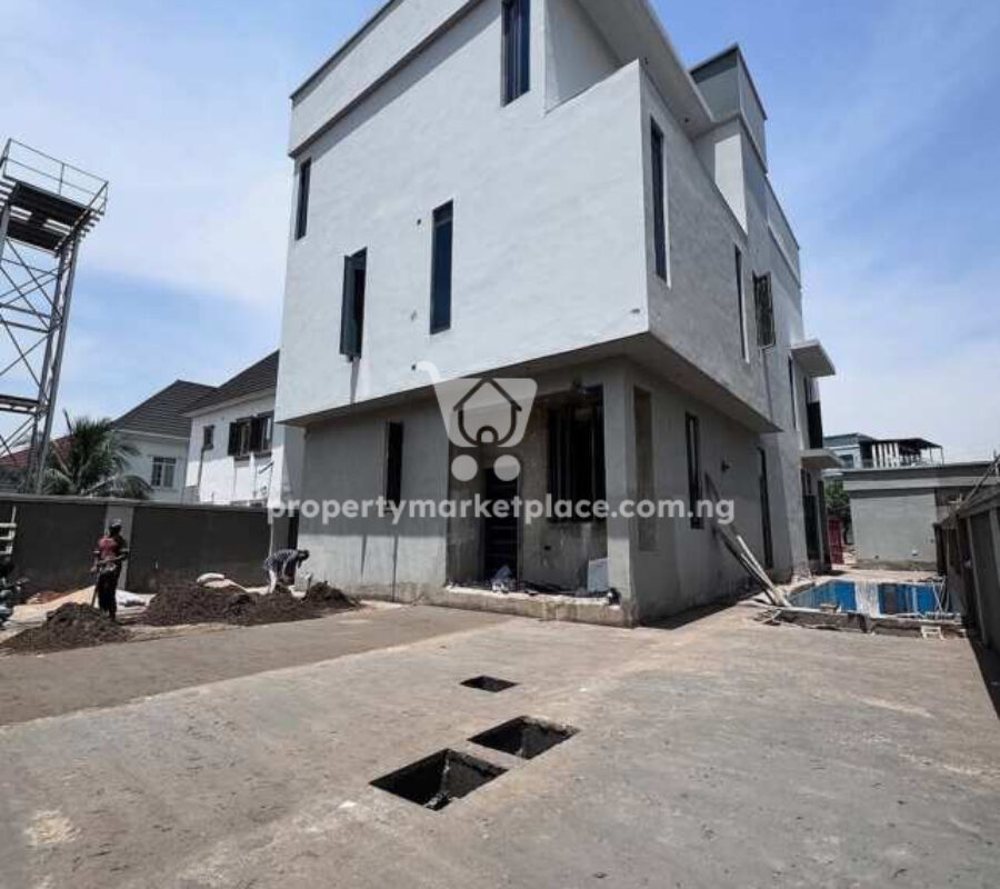 5 bedroom detached duplex with swimming pool