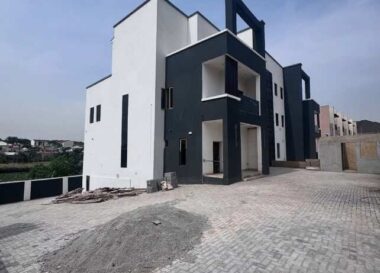 Automated 5 bedroom semi-detached duplex with Bq