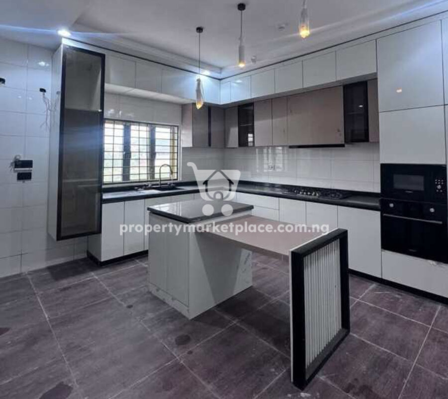 Automated 5 bedroom semi-detached duplex with Bq