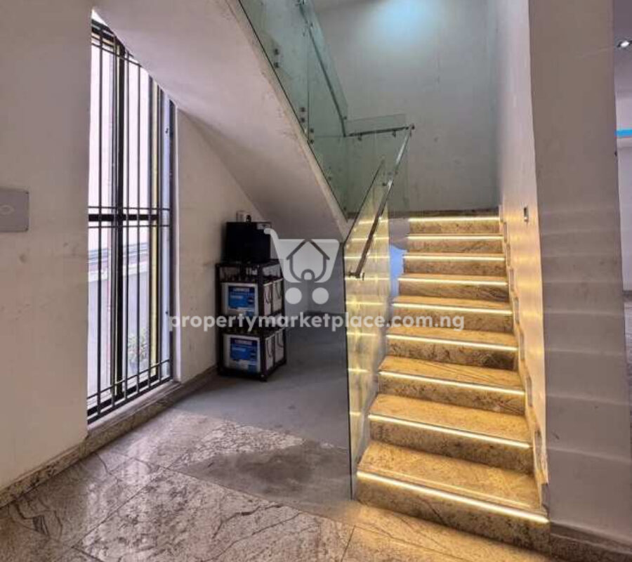 Automated 5 bedroom semi-detached duplex with Bq